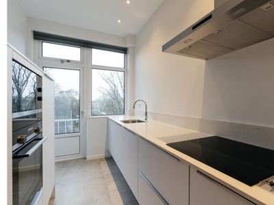 Huur 3 slaapkamer appartement van 121 m² in 's-Gravenhage