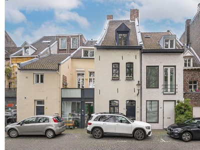 Huur 3 slaapkamer appartement van 125 m² in Maastricht