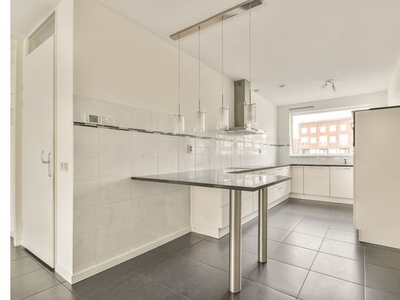 Huur 3 slaapkamer appartement van 135 m² in Almere