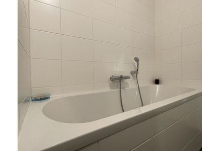 Huur 4 slaapkamer appartement van 104 m² in Utrecht