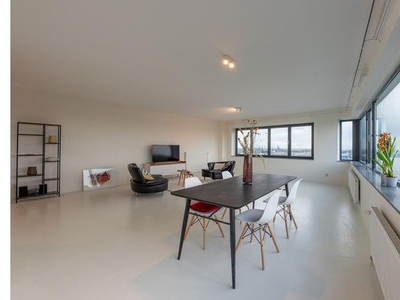 Huur 4 slaapkamer appartement van 107 m² in Rotterdam