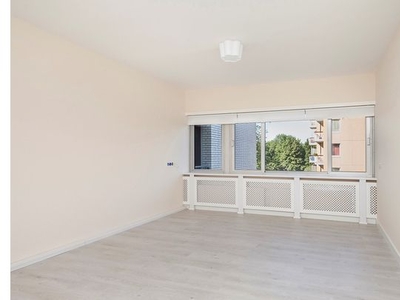 Huur 4 slaapkamer appartement van 120 m² in Amsterdam