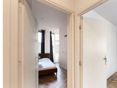 Huur 4 slaapkamer appartement van 120 m² in Amsterdam