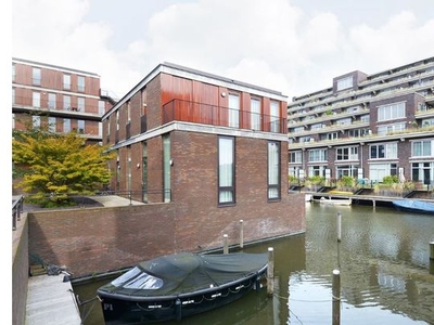 Huur 4 slaapkamer appartement van 130 m² in Amsterdam