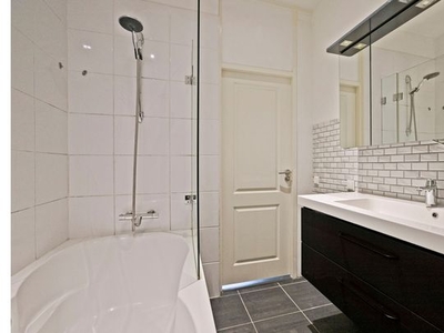 Huur 4 slaapkamer appartement van 90 m² in Amsterdam