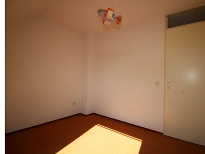 Huur 4 slaapkamer huis van 150 m² in Almere