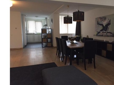 Huur 5 slaapkamer appartement van 150 m² in Amstelveen