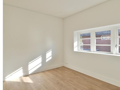 Huur 9 slaapkamer huis van 143 m² in Bussum