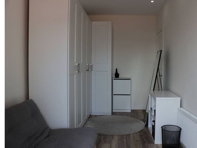 Huur 2 slaapkamer appartement van 75 m² in 's-Gravenhage