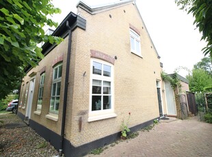 Woonhuis in Hendrik-Ido-Ambacht met 2 kamers