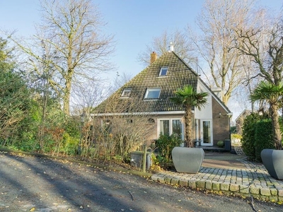 Broekermeerdijk in Watergang (202m2)