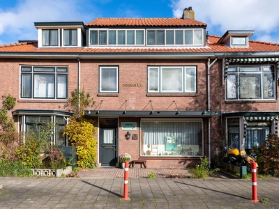 Hoge Rijndijk in Zoeterwoude (192m2)