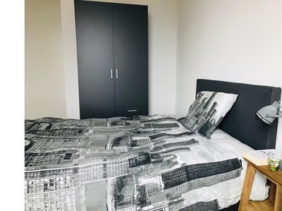 Huur 1 slaapkamer appartement van 18 m² in Rotterdam