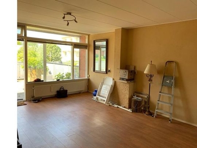 Huur 1 slaapkamer appartement van 280 m² in Zaandam