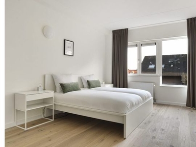 Huur 2 slaapkamer appartement van 105 m² in 's-Gravenhage