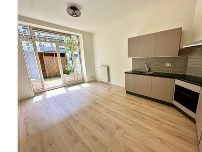 Huur 2 slaapkamer appartement van 63 m² in Amsterdam