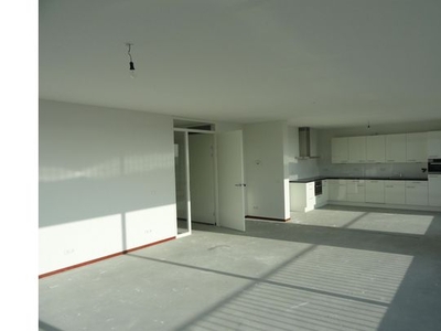 Huur 4 slaapkamer appartement van 135 m² in Utrecht