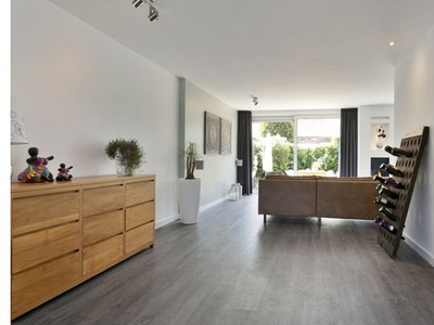 Huur 5 slaapkamer huis van 176 m² in Heiloo