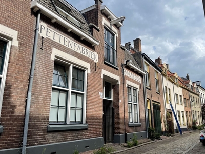 Beekstraat 25