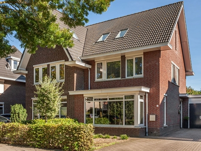 Donkerstraat 32