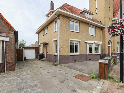 Hoofdweg 28