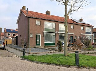 Burgemeester van der Veenweg 6, Ossenzijl