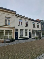 Woonhuis in Bergen op Zoom met 8 kamers