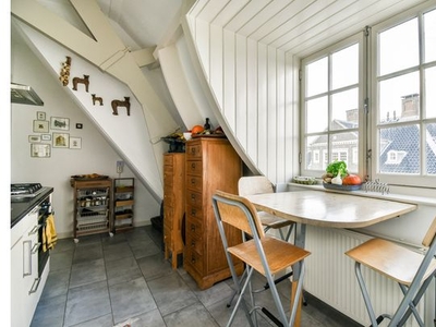 Huur 4 slaapkamer appartement van 175 m² in Amsterdam