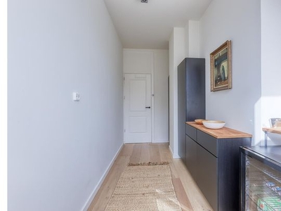 Huur 4 slaapkamer appartement van 200 m² in 's-Gravenhage