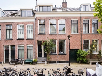 Adriaanstraat 49