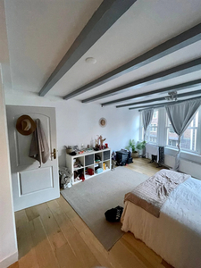 Woning te huur Nieuwezijds Voorburgwal, Amsterdam