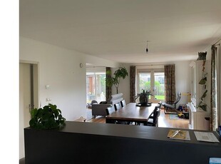 Huur 5 slaapkamer huis van 184 m² in Scheemda