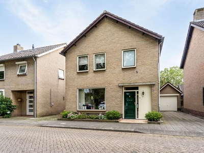 Amalia van Solmsstraat 49