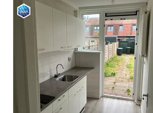 Huur 3 slaapkamer appartement van 83 m² in Wormerveer