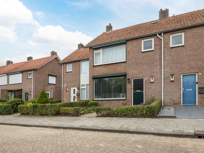 Middenweg 8