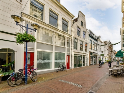 Hoogstraat 151