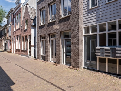 Kerkstraat 25