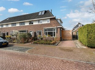 Woonhuis in Huizen met 6 kamers