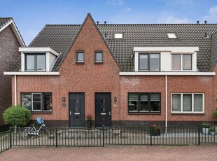 Schoolstraat 6, Strijen