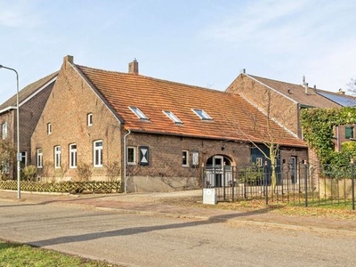 Dorpsstraat 8