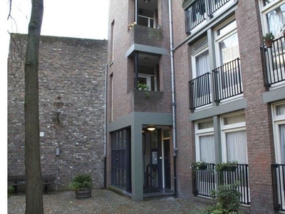 Huur 1 slaapkamer appartement van 70 m² in Maastricht