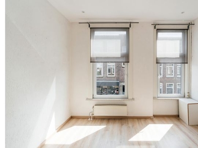 Huur 2 slaapkamer appartement van 100 m² in 's-Gravenhage