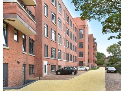 Huur 2 slaapkamer appartement van 110 m² in 's-gravenhage