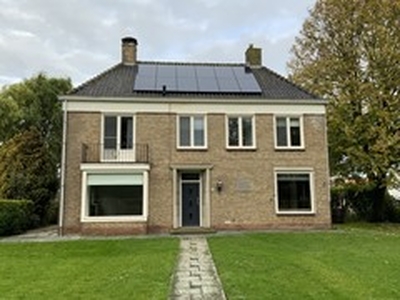 Woonhuis in Dinteloord met 8 kamers