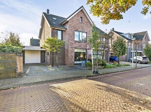 Vrouwe Van Loonstraat 12, Maasdijk