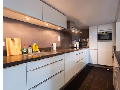 Huur 1 slaapkamer appartement van 74 m² in 's-Gravenhage