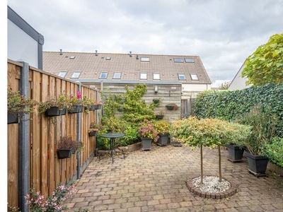 Huur 3 slaapkamer huis van 82 m² in Almere