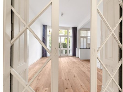 Huur 4 slaapkamer appartement van 145 m² in Amsterdam