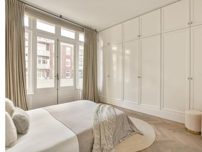 Huur 7 slaapkamer appartement van 182 m² in Amsterdam