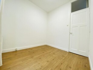 Appartement te huur Valkenboskade, Den Haag